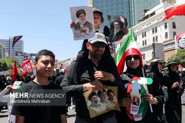 تشییع پیکر رهبر شهید انقلاب در مشهد - ۳