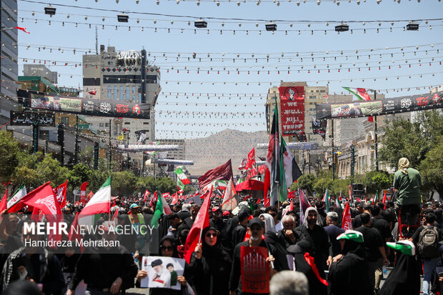 تشییع پیکر رهبر شهید انقلاب در مشهد - ۳