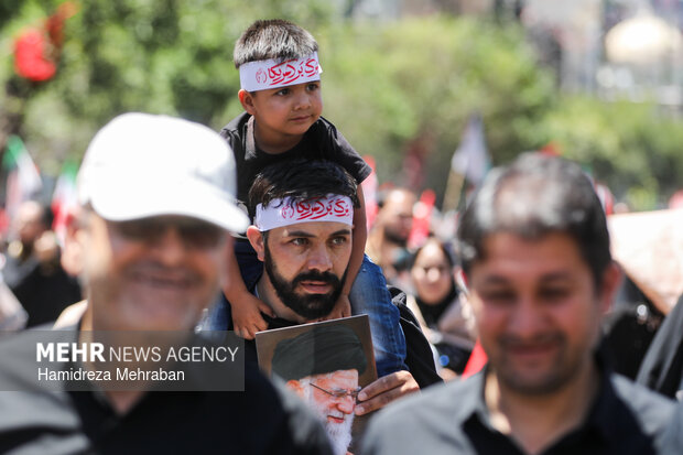 تشییع پیکر رهبر شهید انقلاب در مشهد - ۳