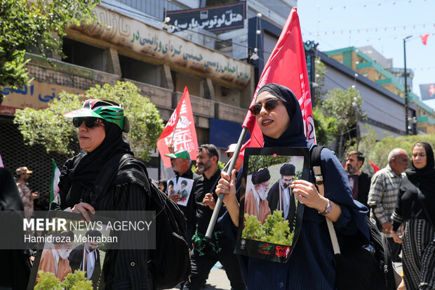 تشییع پیکر رهبر شهید انقلاب در مشهد - ۳