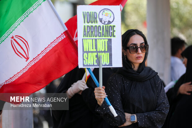تشییع پیکر رهبر شهید انقلاب در مشهد - ۳
