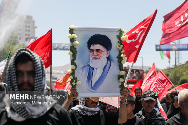 تشییع پیکر رهبر شهید انقلاب در مشهد - ۳