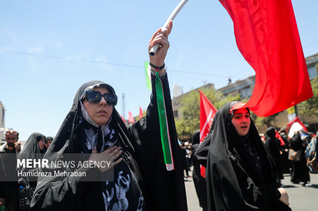 تشییع پیکر رهبر شهید انقلاب در مشهد - ۳