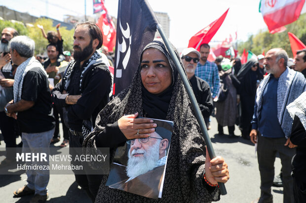 تشییع پیکر رهبر شهید انقلاب در مشهد - ۳