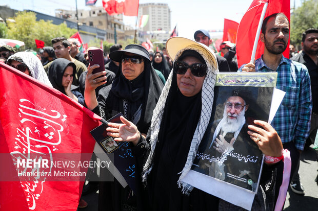 تشییع پیکر رهبر شهید انقلاب در مشهد - ۳
