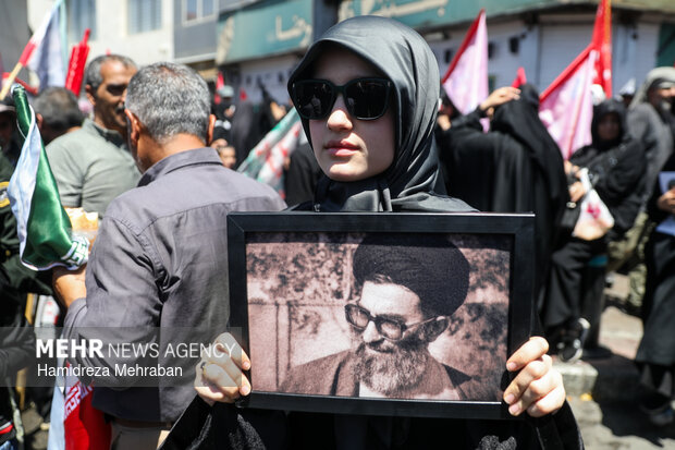تشییع پیکر رهبر شهید انقلاب در مشهد - ۳