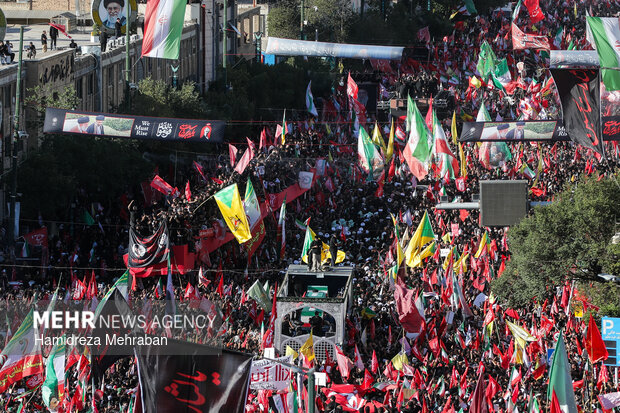 تشییع پیکر رهبر شهید انقلاب در مشهد