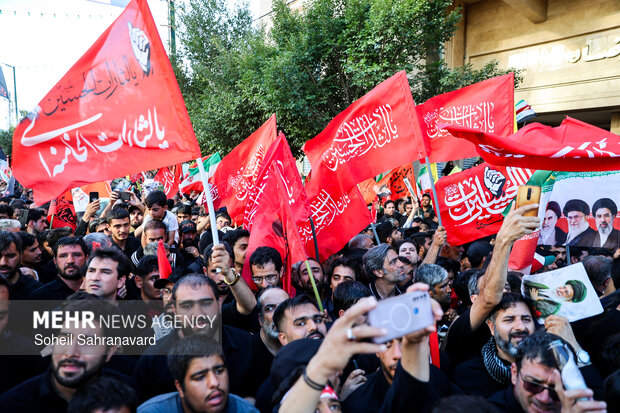 تشییع پیکر رهبر شهید انقلاب در مشهد - ۴