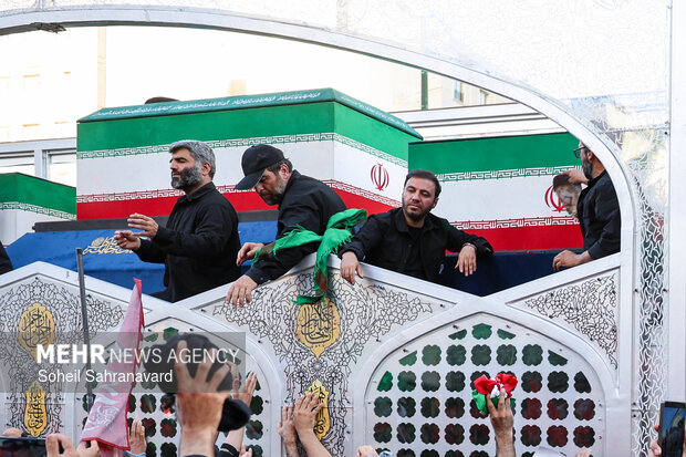 تشییع پیکر رهبر شهید انقلاب در مشهد - ۴