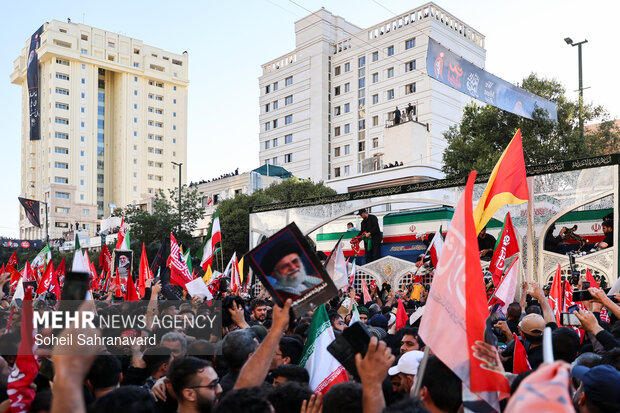 تشییع پیکر رهبر شهید انقلاب در مشهد - ۴