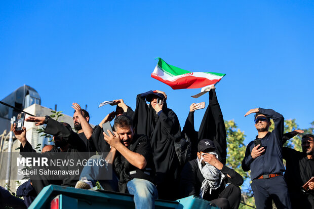 تشییع پیکر رهبر شهید انقلاب در مشهد - ۴