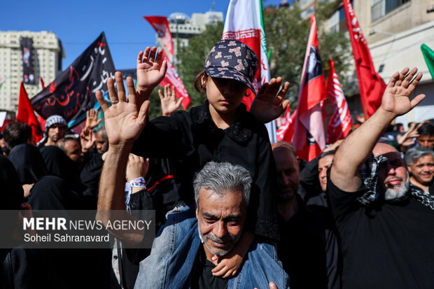 تشییع پیکر رهبر شهید انقلاب در مشهد - ۴