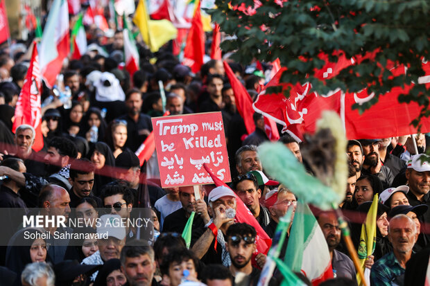 تشییع پیکر رهبر شهید انقلاب در مشهد - ۴