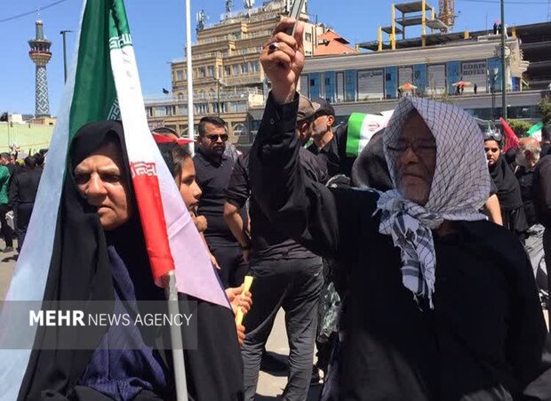 حرم رضوی میزبان وداعی تاریخی؛ روایت مردمی که برای رهبرشان آمدهاند