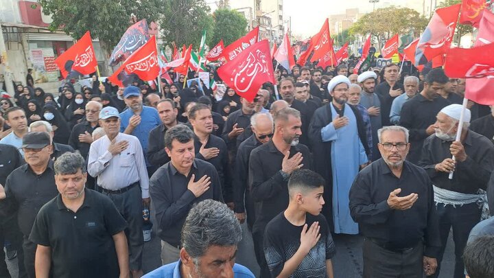 عزاداری مردم بوشهر همزمان با بدرقه قائد شهید امت برگزار شد