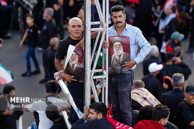 تشییع پیکر رهبر شهید انقلاب در مشهد - ۵