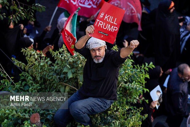 تشییع پیکر رهبر شهید انقلاب در مشهد - ۵