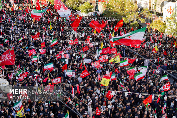 وداع باشکوه با رهبر شهید در مشهد؛ اقامه نماز تاریخی بر پیکر قائد امت 4 پایگاه خبری ججین تشییع پیکر رهبر شهید انقلاب در مشهد - ۵