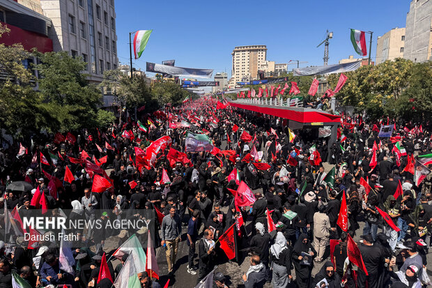 پرچم خونخواهی رهبر شهید انقلاب در مشهد