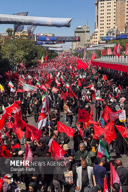 پرچم خونخواهی رهبر شهید انقلاب در مشهد