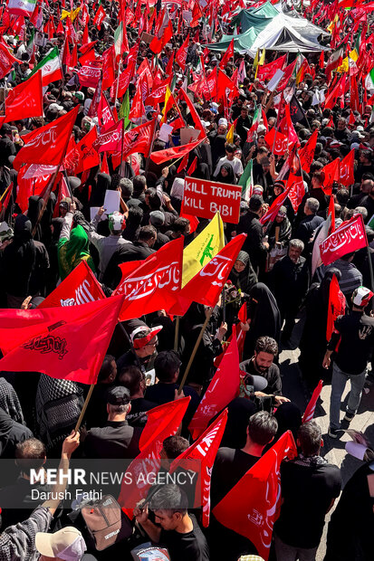 پرچم خونخواهی رهبر شهید انقلاب در مشهد