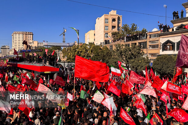 پرچم خونخواهی رهبر شهید انقلاب در مشهد