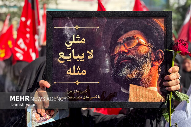 پرچم خونخواهی رهبر شهید انقلاب در مشهد