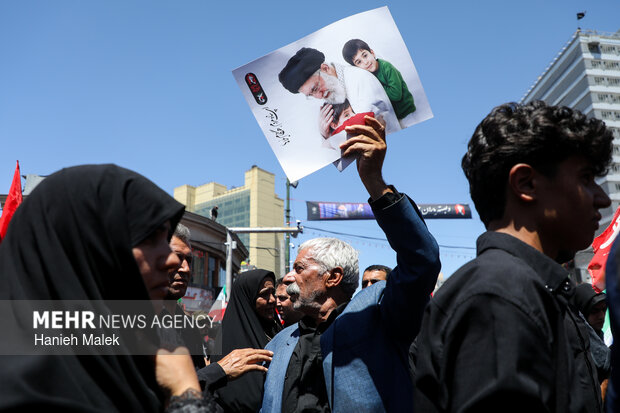 تشییع پیکر رهبر شهید انقلاب در مشهد - ۶