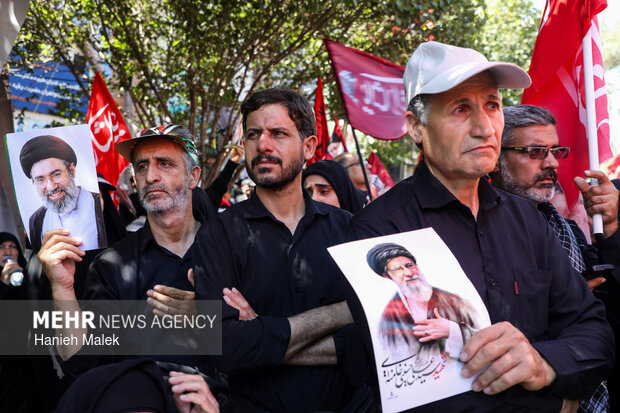 تشییع پیکر رهبر شهید انقلاب در مشهد - ۶