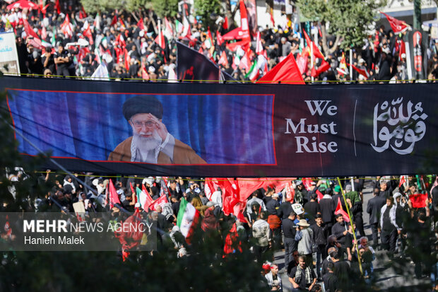 تشییع پیکر رهبر شهید انقلاب در مشهد - ۶