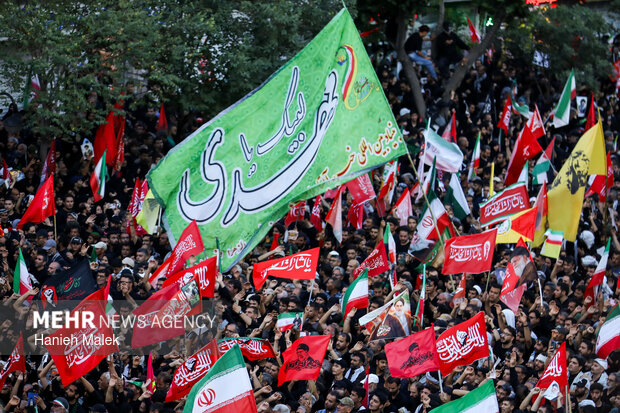 تشییع پیکر رهبر شهید انقلاب در مشهد - ۶