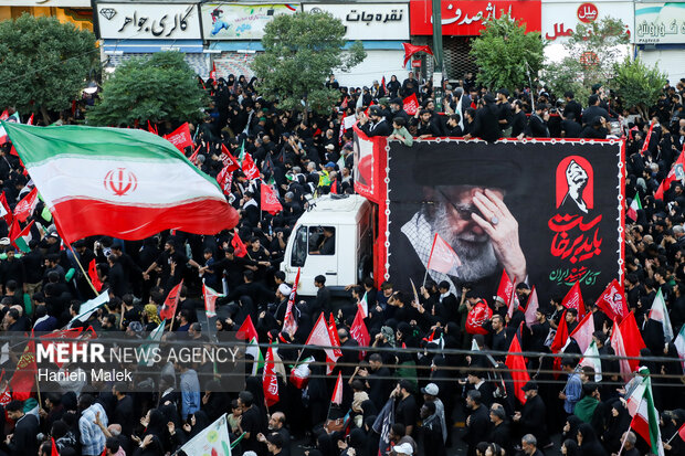 تشییع پیکر رهبر شهید انقلاب در مشهد - ۶
