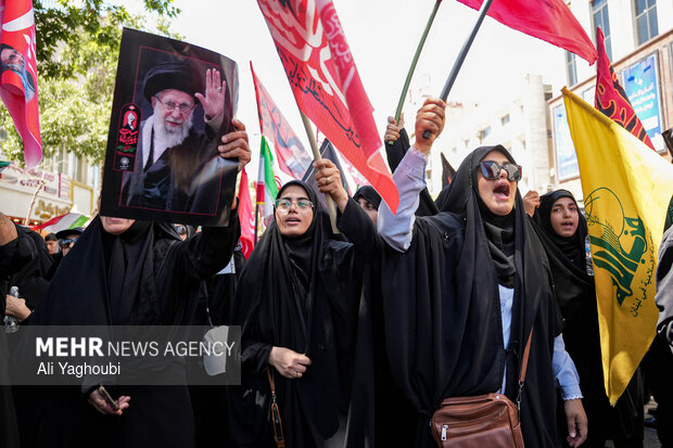 تشییع پیکر رهبر شهید انقلاب در مشهد - ۷