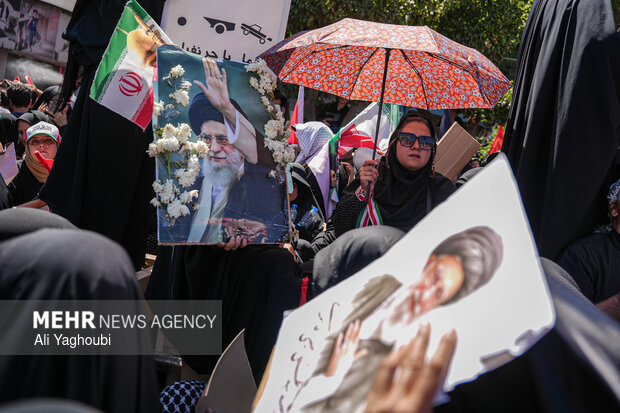 تشییع پیکر رهبر شهید انقلاب در مشهد - ۷