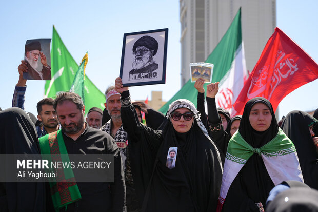 تشییع پیکر رهبر شهید انقلاب در مشهد - ۷