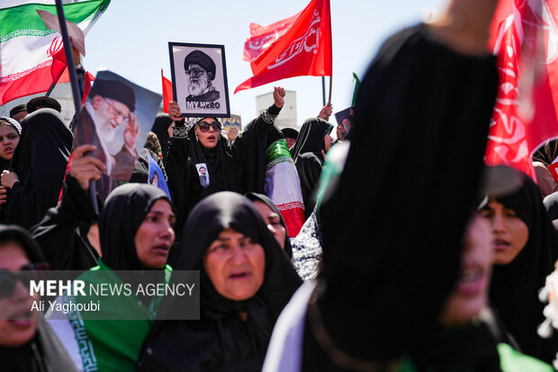 تشییع پیکر رهبر شهید انقلاب در مشهد - ۷