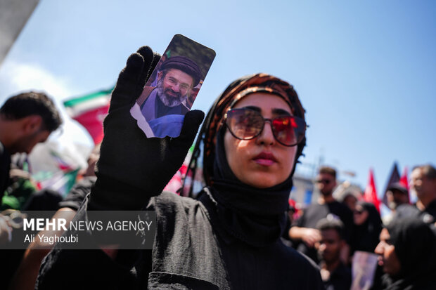 تشییع پیکر رهبر شهید انقلاب در مشهد - ۷