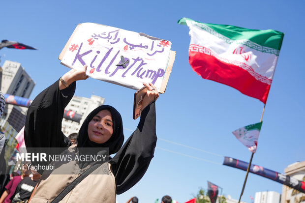 تشییع پیکر رهبر شهید انقلاب در مشهد - ۷
