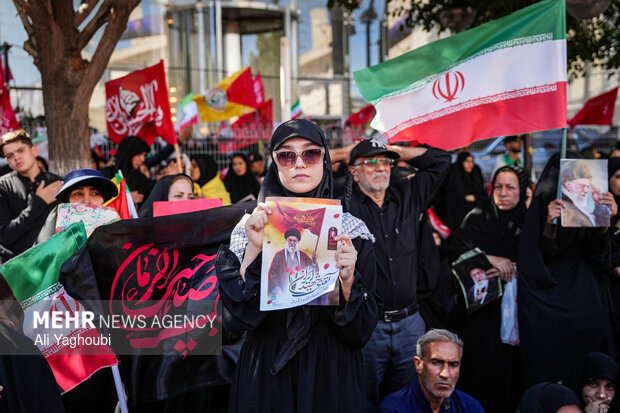 تشییع پیکر رهبر شهید انقلاب در مشهد - ۷