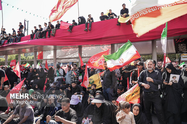 تشییع پیکر رهبر شهید انقلاب در مشهد - ۷
