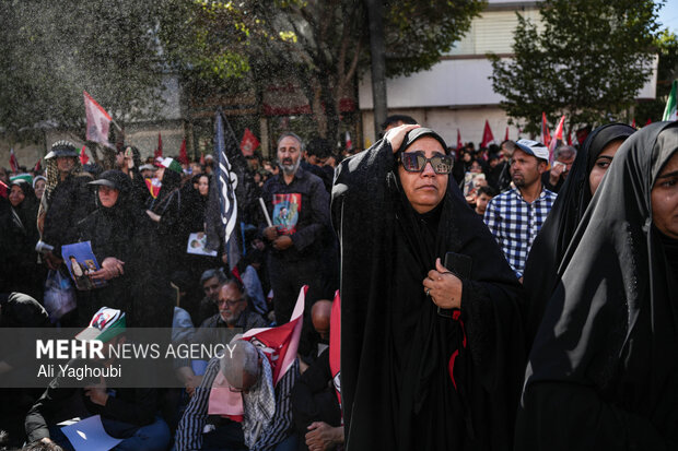 تشییع پیکر رهبر شهید انقلاب در مشهد - ۷