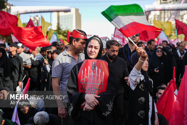 تشییع پیکر رهبر شهید انقلاب در مشهد - ۷