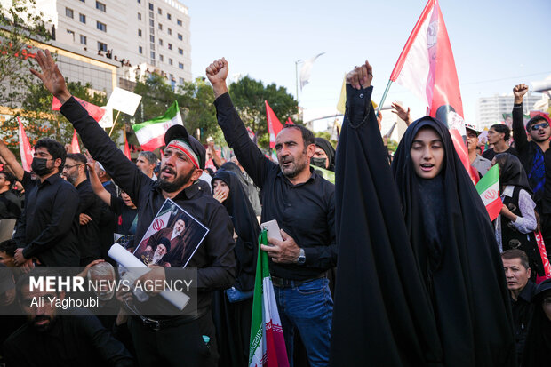 تشییع پیکر رهبر شهید انقلاب در مشهد - ۷
