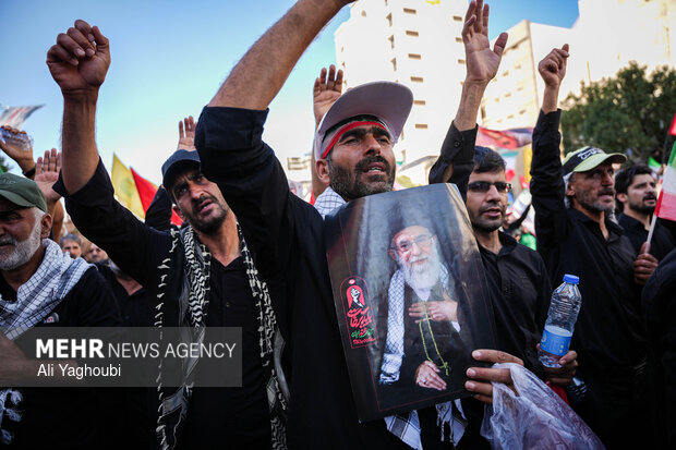 تشییع پیکر رهبر شهید انقلاب در مشهد - ۷