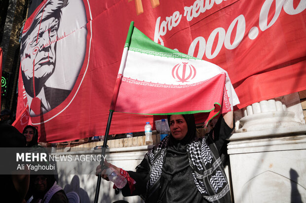 تشییع پیکر رهبر شهید انقلاب در مشهد - ۷