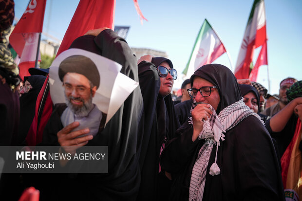 تشییع پیکر رهبر شهید انقلاب در مشهد - ۷