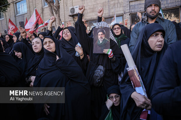 تشییع پیکر رهبر شهید انقلاب در مشهد - ۷