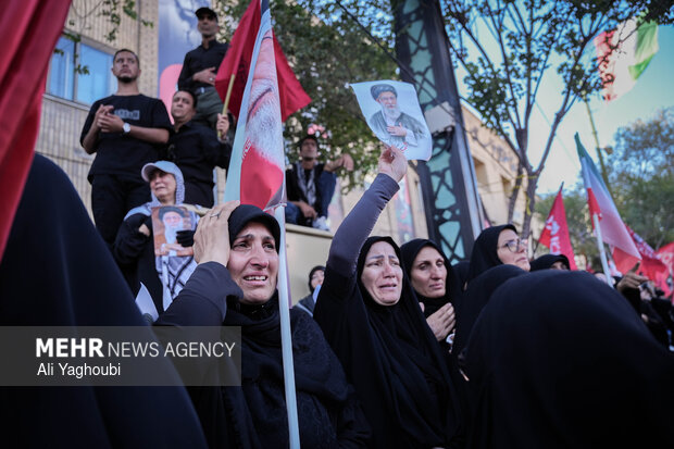 تشییع پیکر رهبر شهید انقلاب در مشهد - ۷