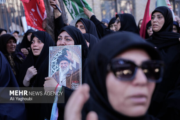 تشییع پیکر رهبر شهید انقلاب در مشهد - ۷