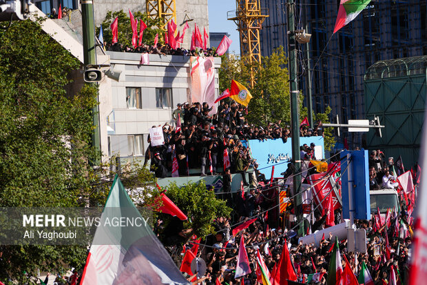 تشییع پیکر رهبر شهید انقلاب در مشهد - ۷
